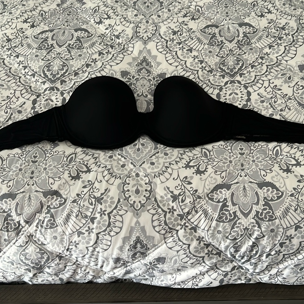 Strapless black bra
